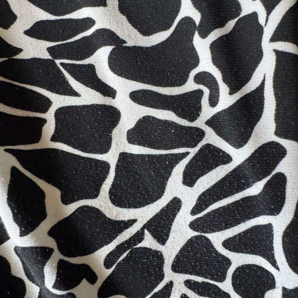 Susan Lawrence Black & White Abstract Print Blouse - Picture 2 of 6